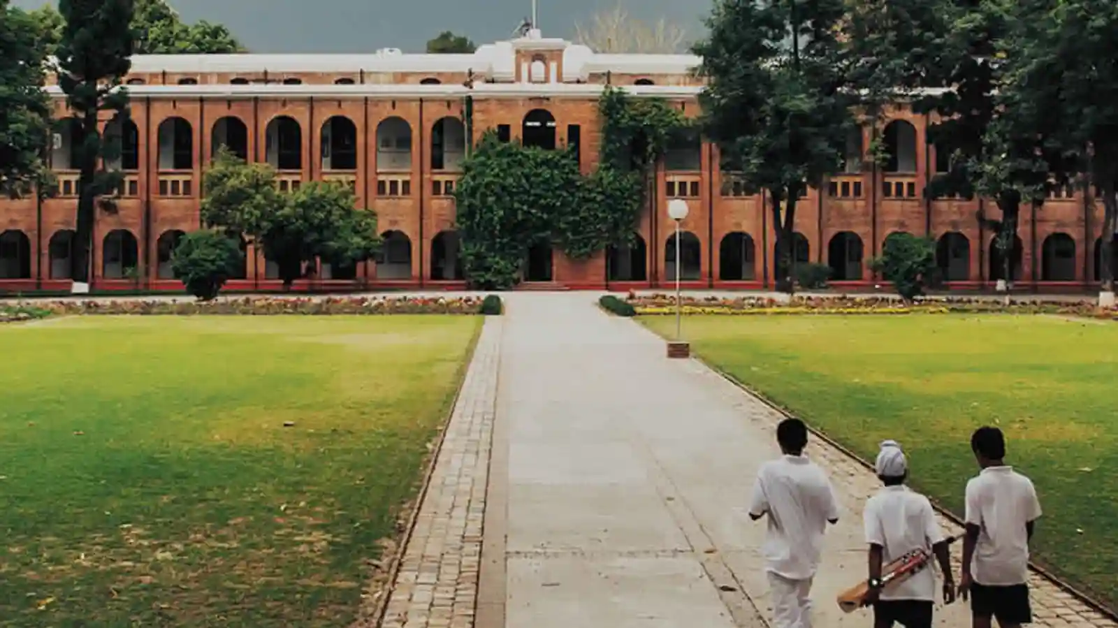 Why Taking A School Franchise Is Better Than Starting Your Own School