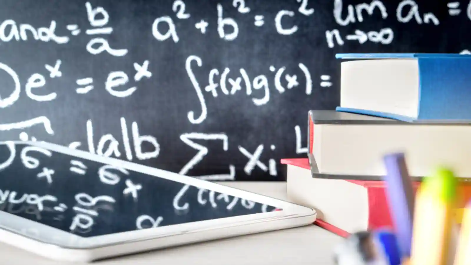 Paradigm Shifts from offline to online learning, focusing on a subject like Mathematics