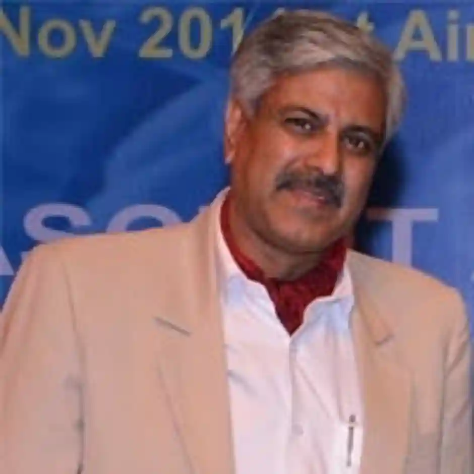 Create 'better minds' in biz