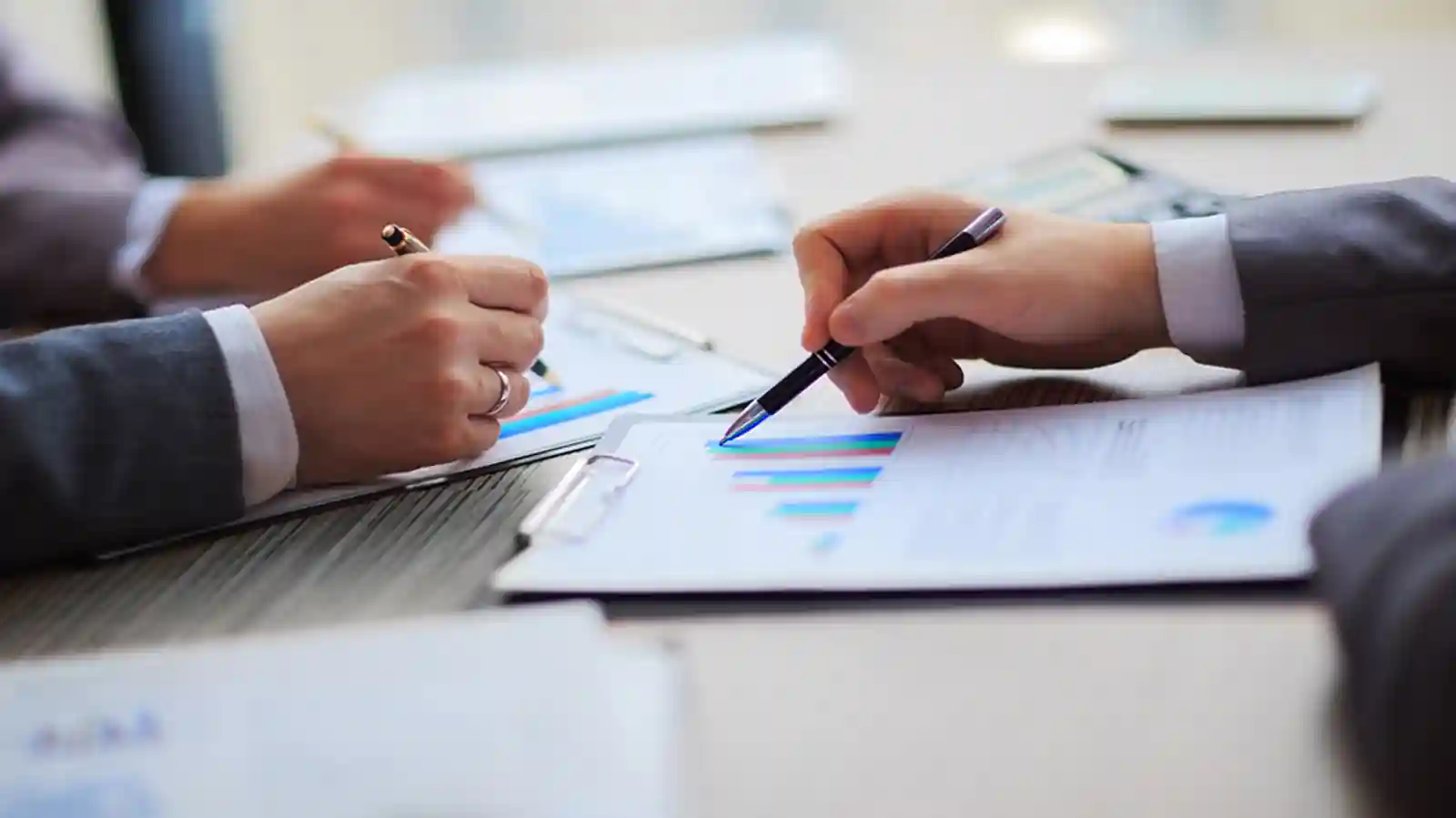 Points To Consider While Establishing A Financial Adviser Business