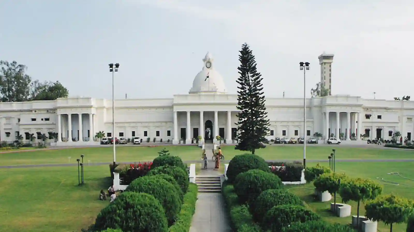 IIT Roorkee launches incubation centre in Greater Noida