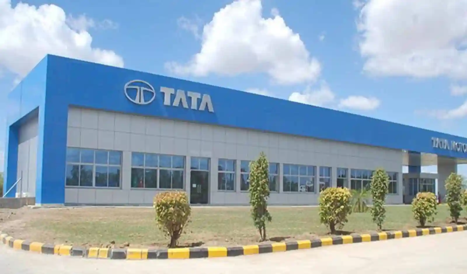 Tata Motors Opens EV Charging for All, Targets 4 Lakh Chargers by 2027