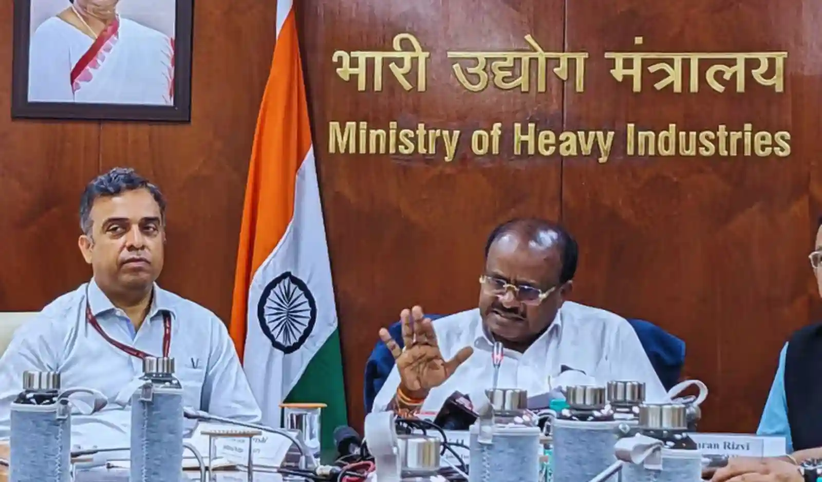 भारत की ईवी नीति में मर्सिडीज-हुंडई समेत दिग्गज कंपनियों की दिलचस्पी