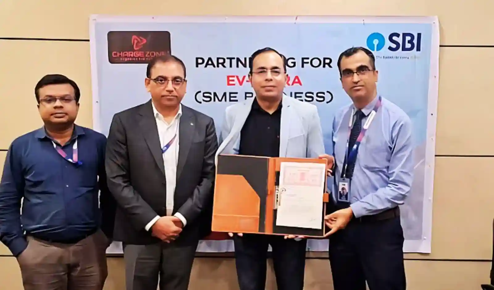 चार्जज़ोन-एसबीआई में करार, देशभर में ईवी चार्जिंग नेटवर्क का होगा विस्तार