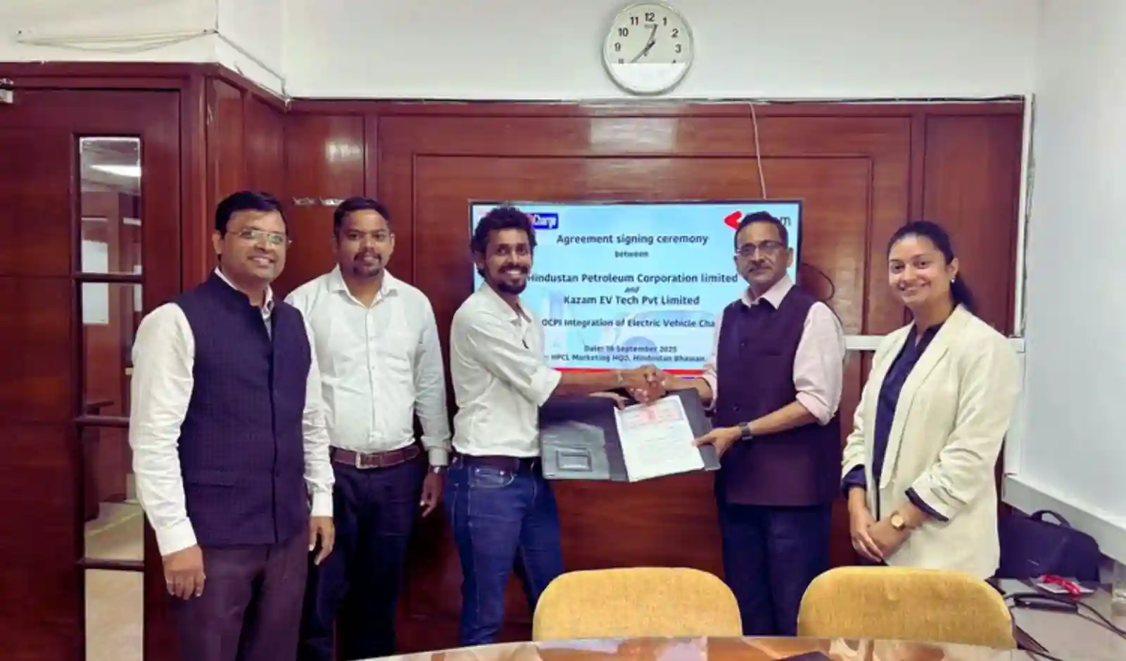 काज़म ने HPCL से करार कर ईवी चार्जिंग को बनाया आसान