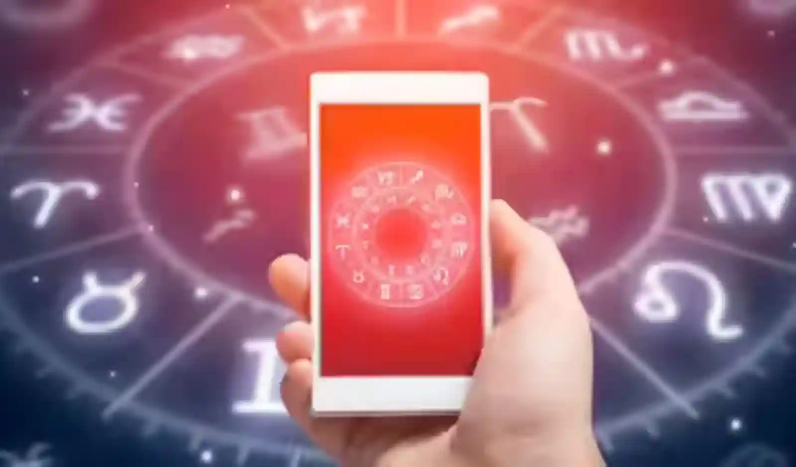 डिजिटल ज्योतिष का उदय: कैसे एक पारंपरिक प्रथा आधुनिक उद्योग बन गई?