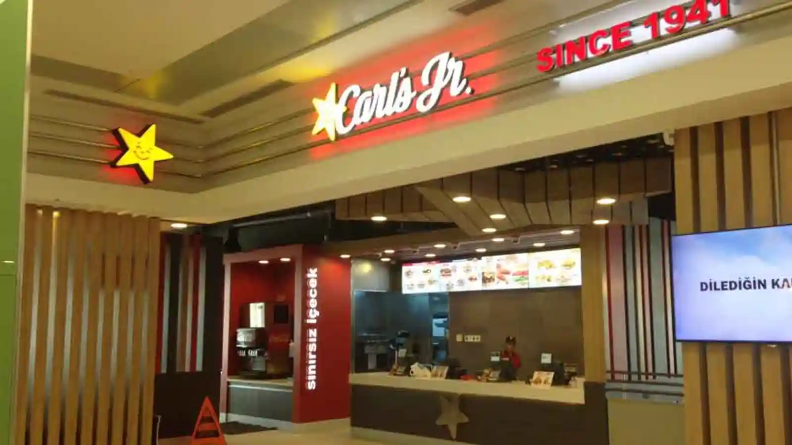 Carl's Jr franchisee CybizCorp to raise Rs 125 crore