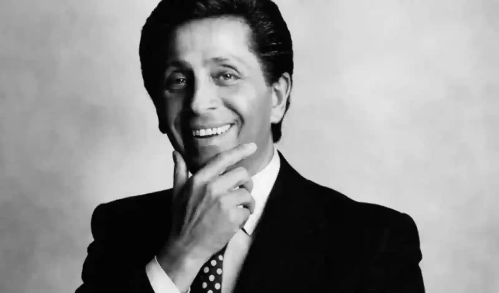 वैलेंटिनो रेड और शालीन ग्लैमर की विरासत