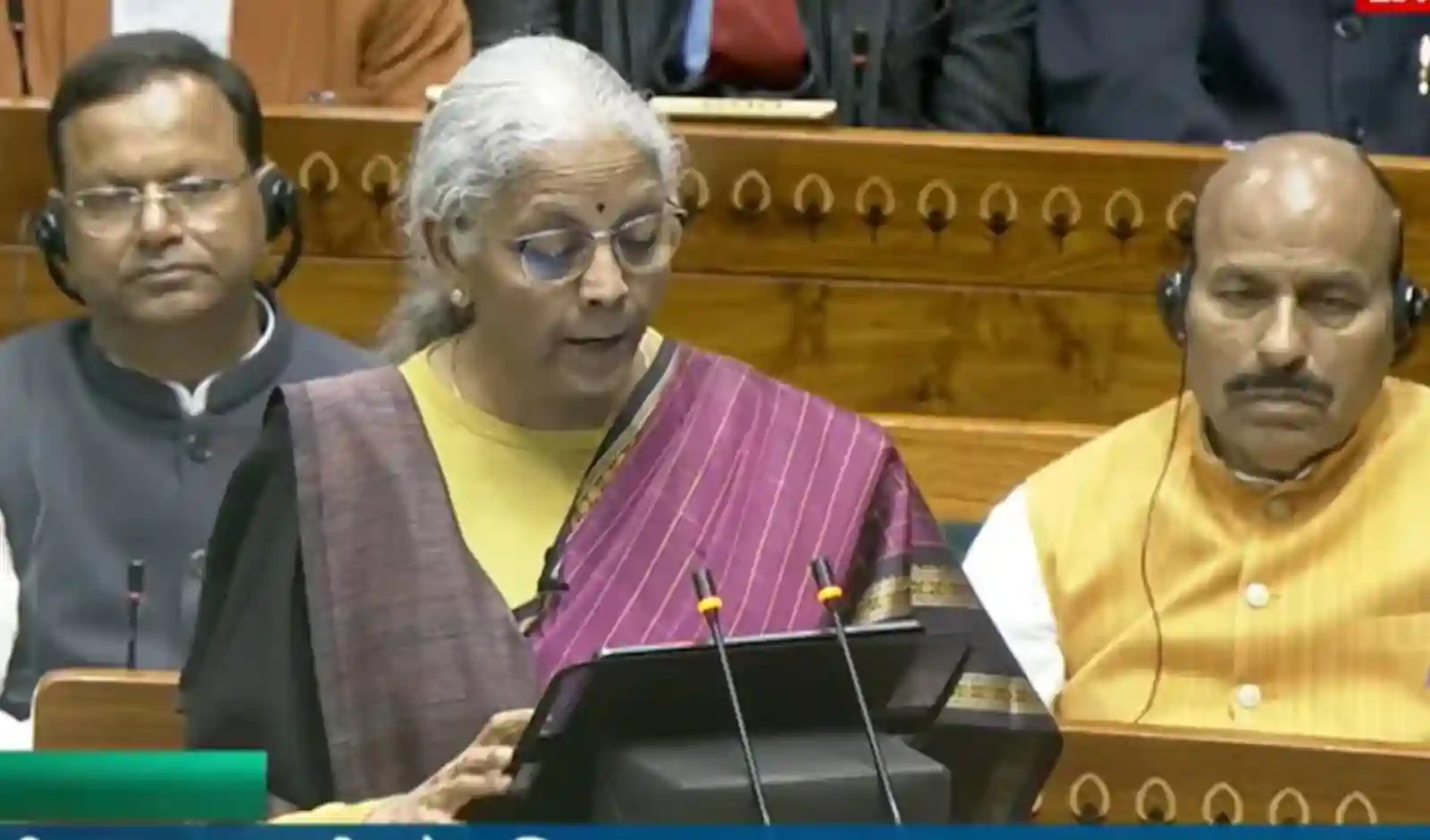 केंद्रीय बजट 2026  में EV और बैटरी मैन्युफैक्चरिंग को बड़ी राहत