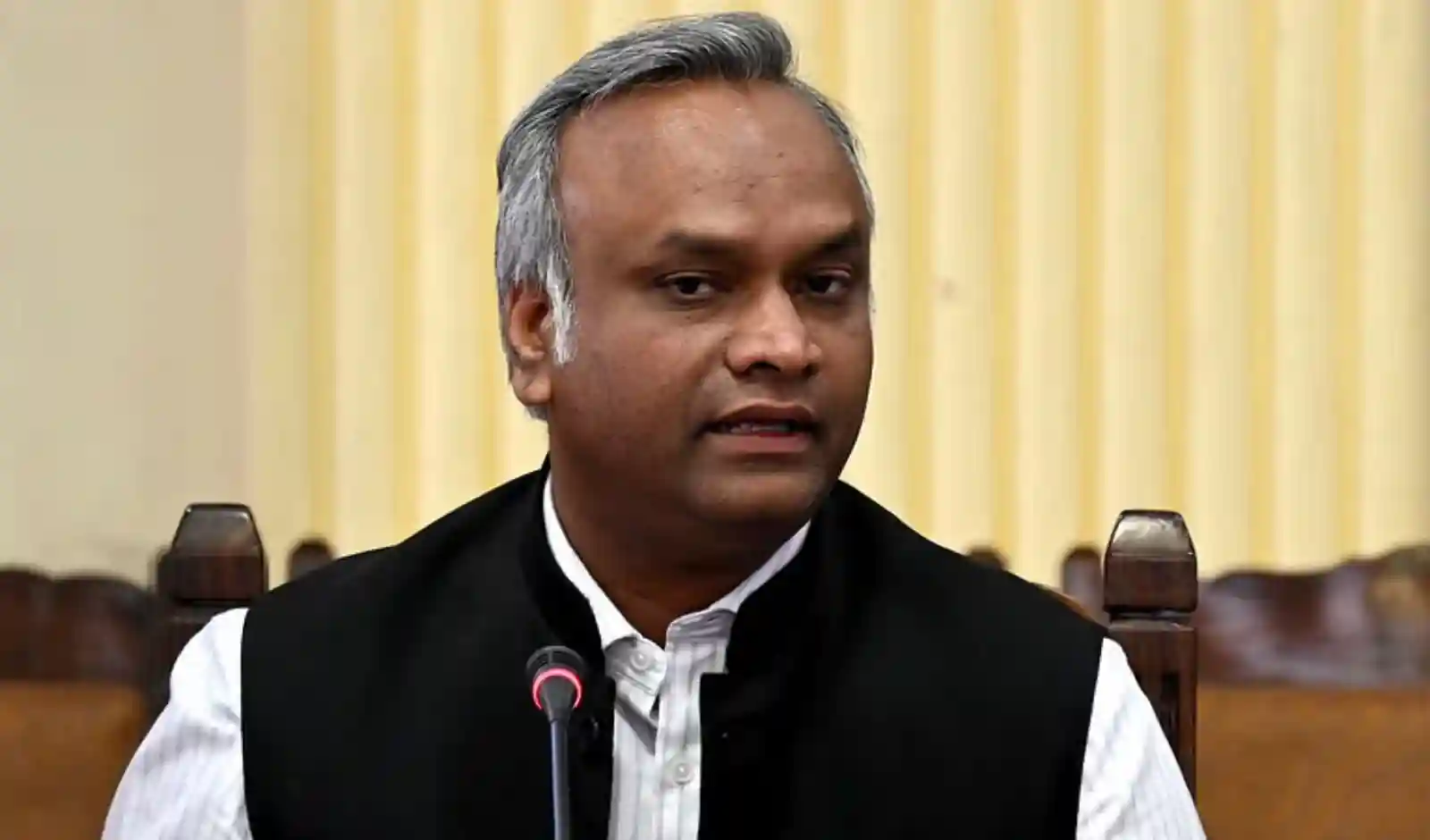 Karnataka IT Minister Warns E-Commerce Giants Over Poor Customer Service