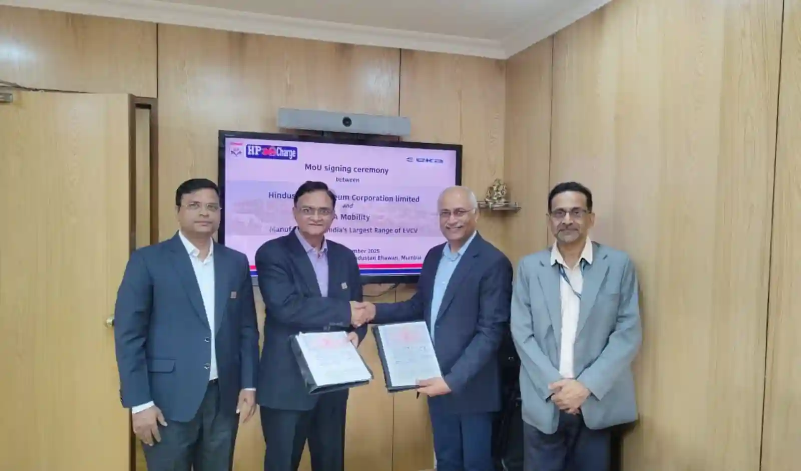 EKA and HPCL Sign MoU to Boost EV Infrastructure