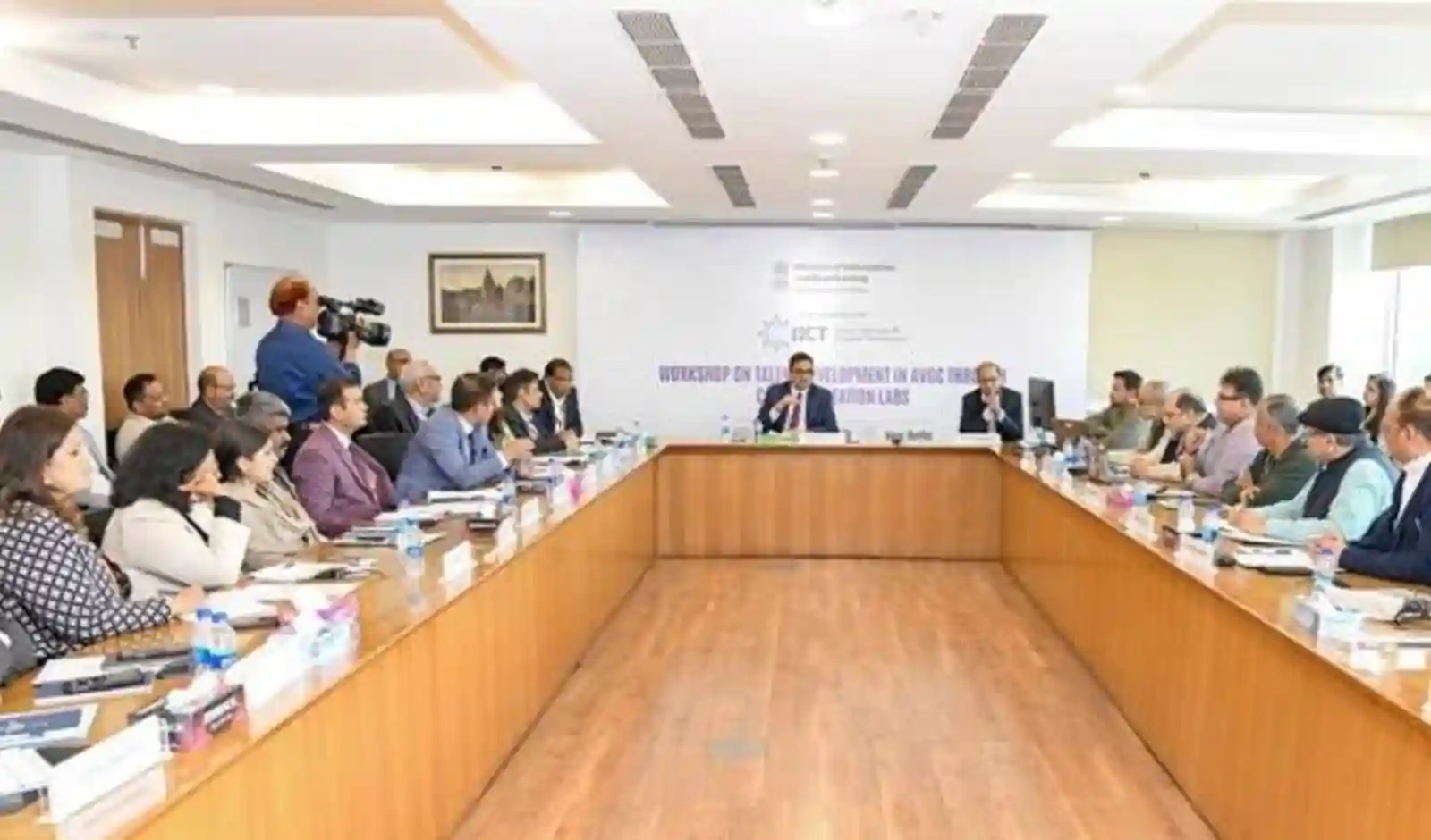 सूचना एवं प्रसारण मंत्रालय ने 15,000 स्कूलों और 500 कॉलेजों में AVGC कंटेंट लैब शुरू करने हेतु परामर्श बैठक आयोजित की