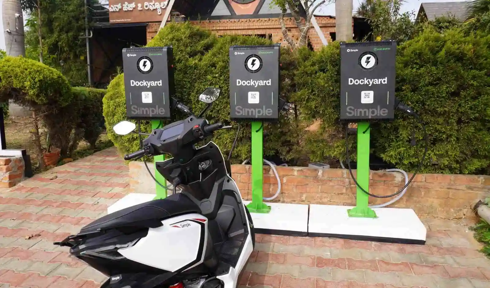 Bolt.Earth Partners with Simple Energy to Expand Fast-Charging Access