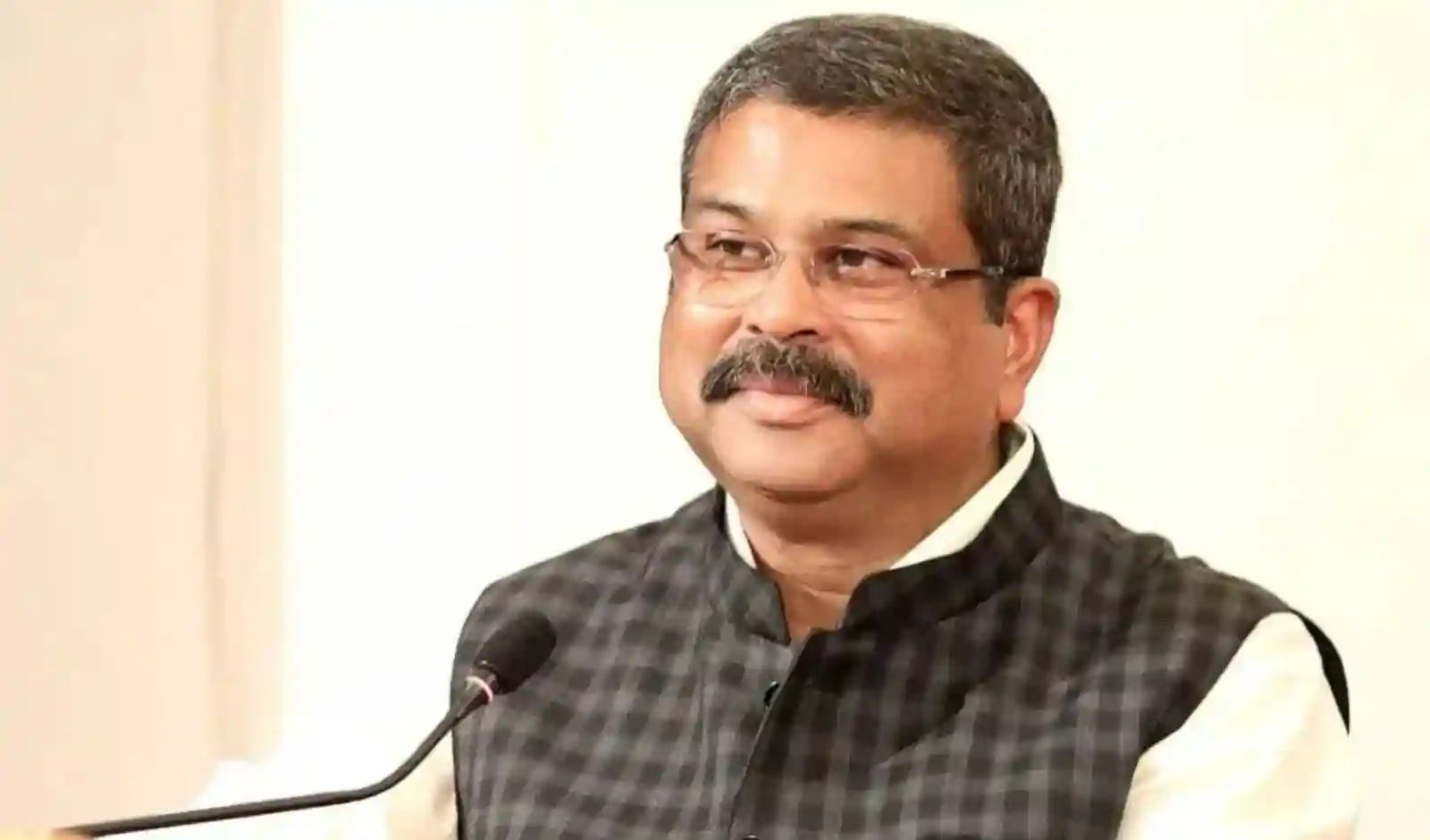 शिक्षा मंत्री का बड़ा फैसला: सभी हाई स्कूलों में जल्द मिलेगा ब्रॉडबैंड कनेक्शन