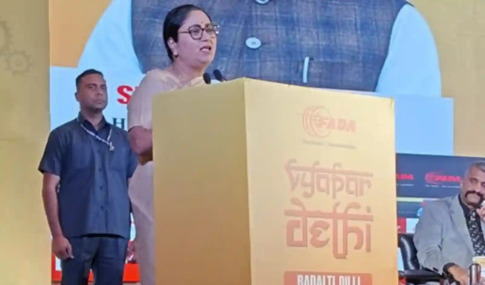 सीएम रेखा गुप्ता ने EV अपनाने में डीलर्स की भूमिका बताई अहम