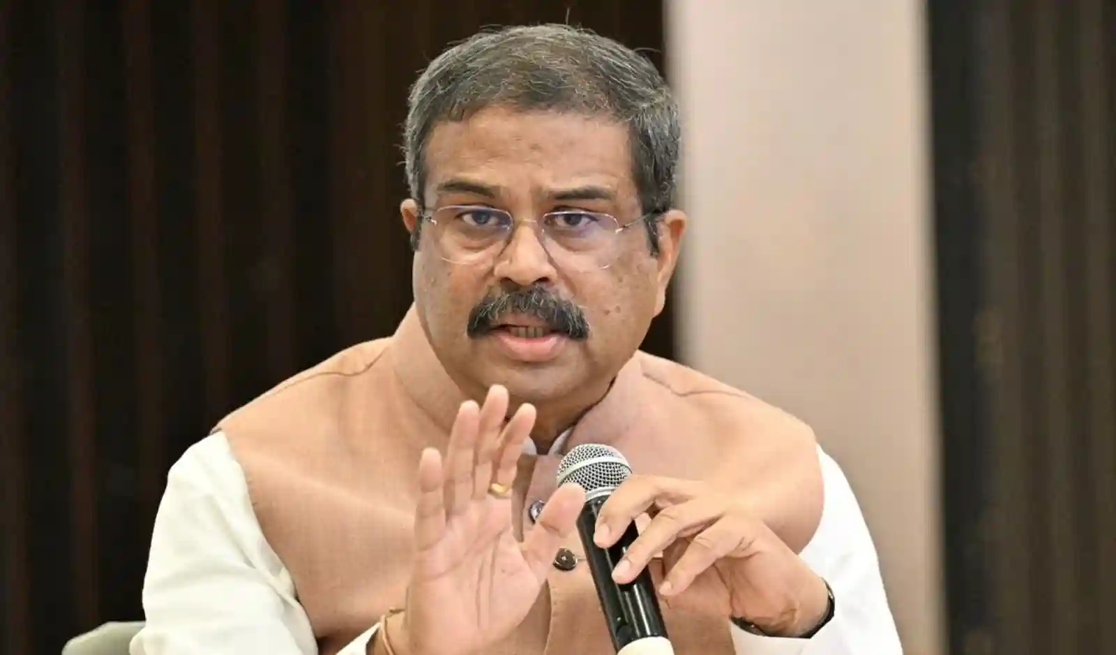 बच्चों को डिजिटल उपकरणों के सही उपयोग की सीख जरूरी, सिर्फ रोक लगाना समाधान नहीं: धर्मेंद्र प्रधान