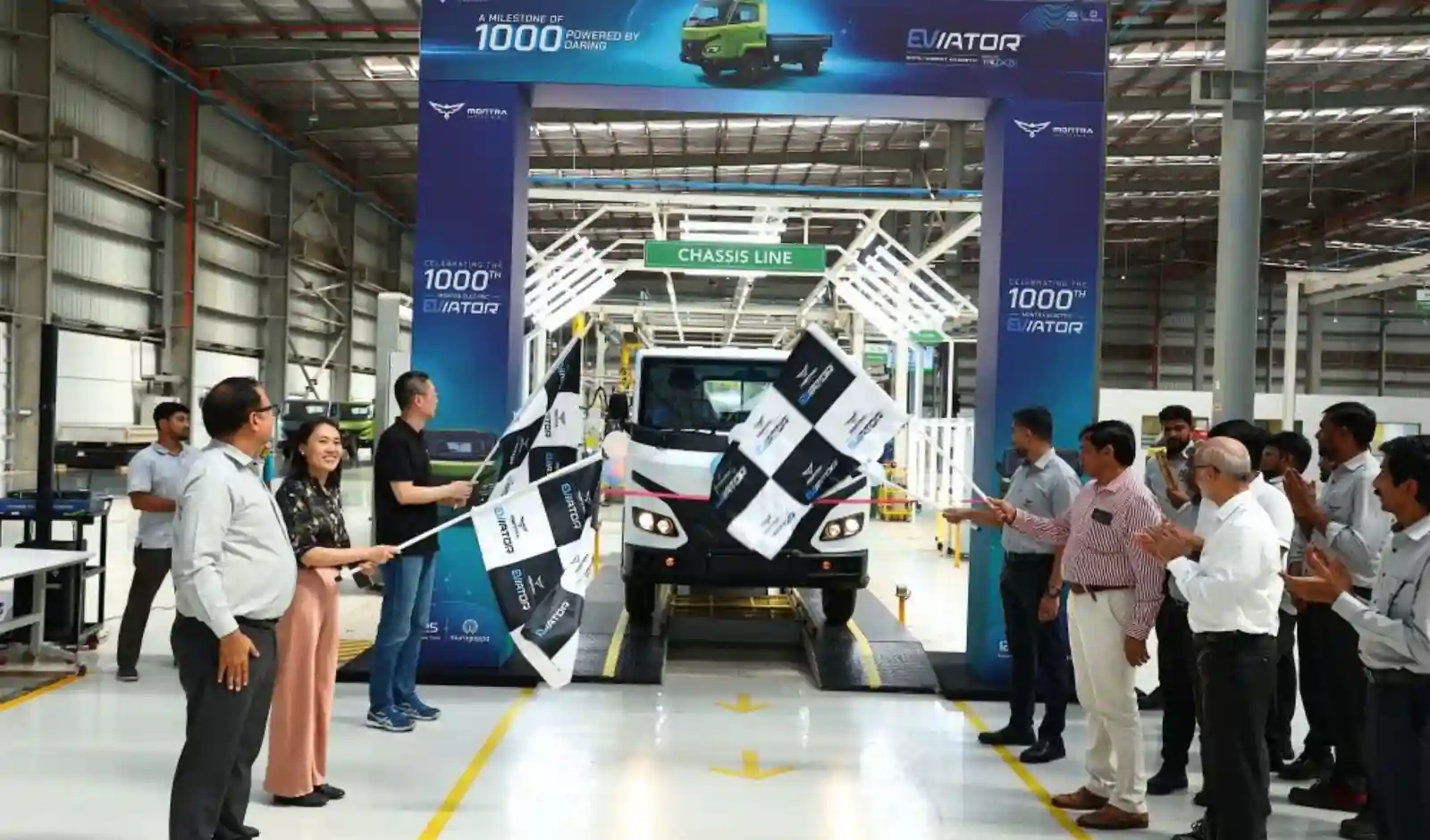 Montra Electric ने EVIATOR की 1,000वीं यूनिट का रोलआउट किया