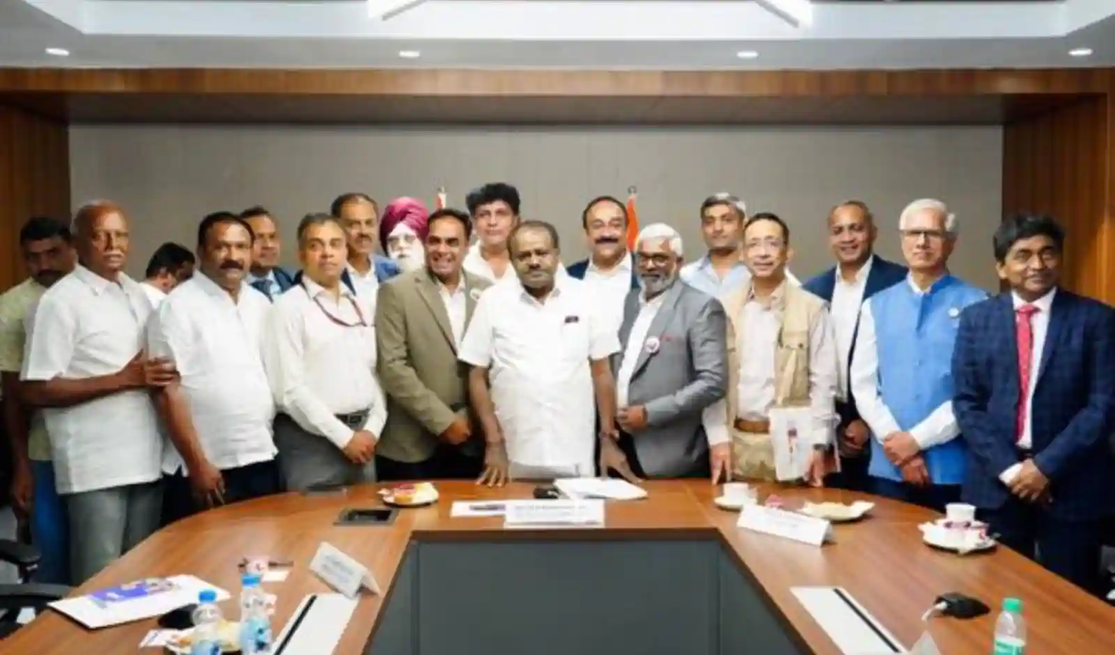 Govt Pushes Faster Adoption of Electric Buses and Trucks