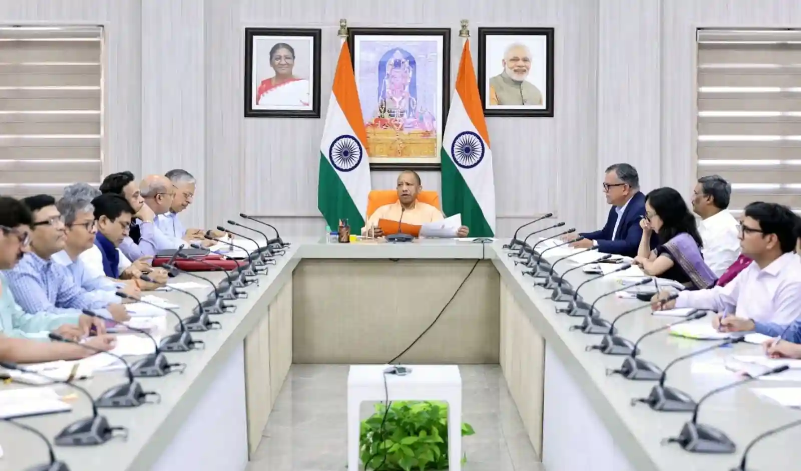 जेवर एयरपोर्ट कनेक्टिविटी के लिए 110 इलेक्ट्रिक बसें चलेंगी
