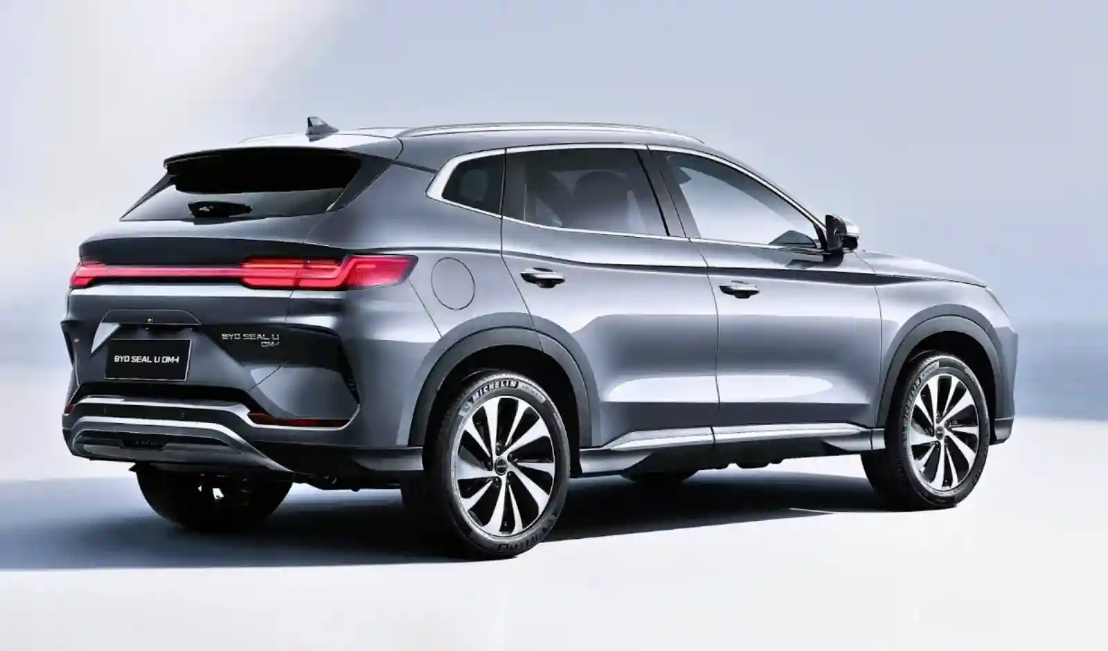 BYD भारत में लॉन्च करेगी Seal U हाइब्रिड SUV