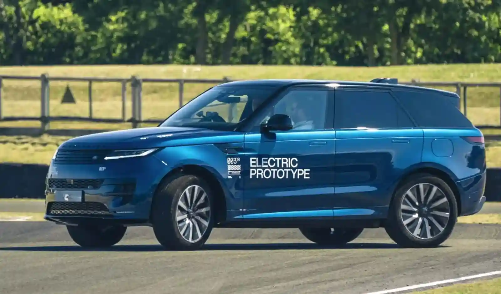 Range Rover Sport का इलेक्ट्रिक वर्जन जल्द आएगा
