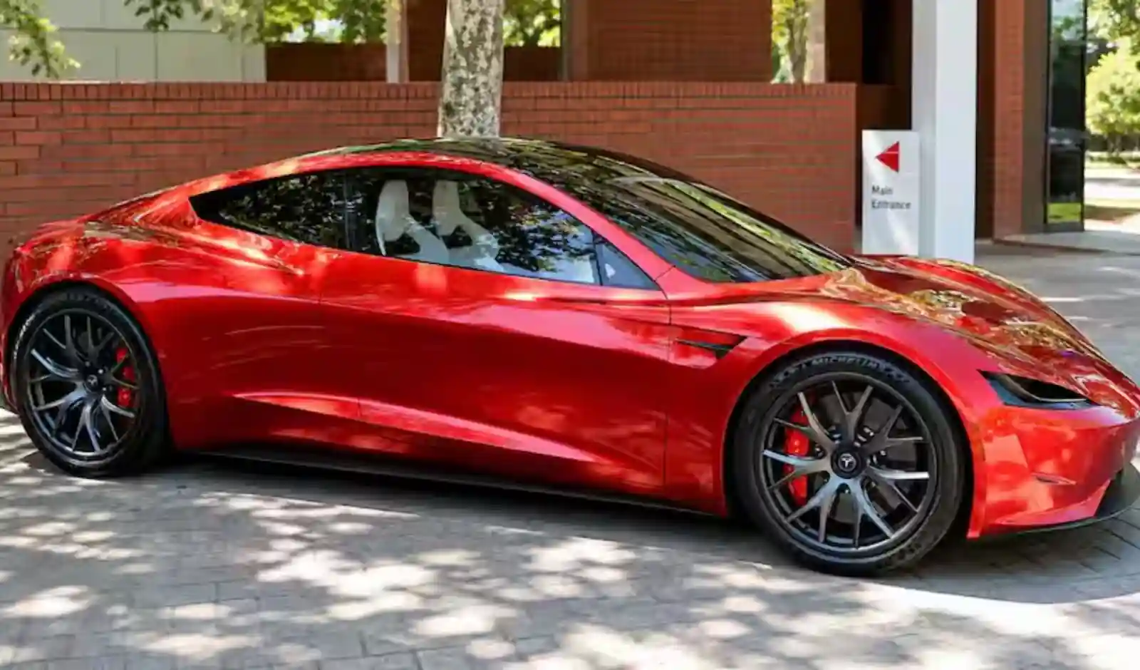 Tesla to Unveil New Roadster on October 1